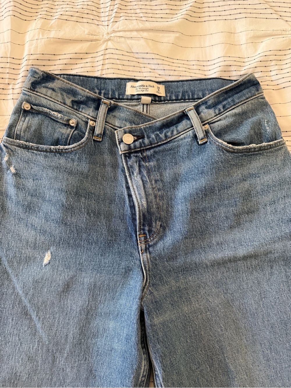 Abercrombie & Fitch Curve Light Blue 90 Straight leg Jeans - Picture 2 of 5